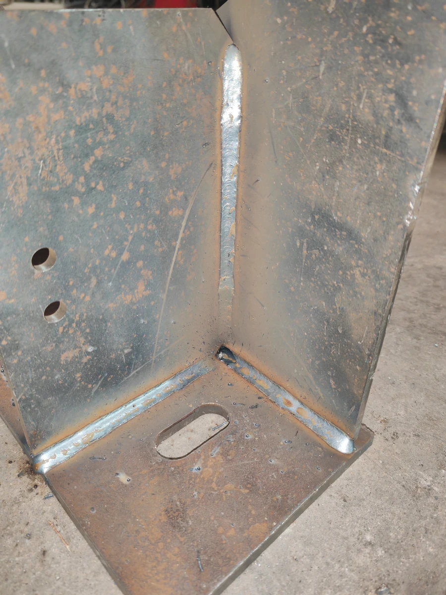 Welded plate assembly with a stiffening plate and openings.